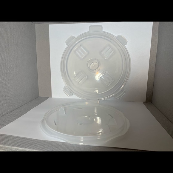 Microwave Rice Cooker w/accessories - Picture 5 of 7